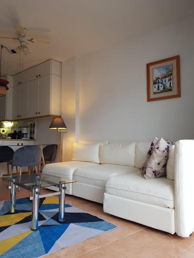 Modern, Cozy Studio Фуeнхирола Екстериор снимка