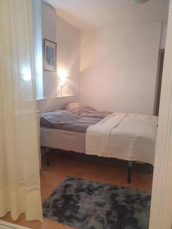 Modern, Cozy Studio Фуeнхирола Екстериор снимка