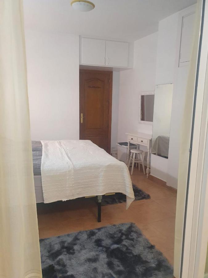 Modern, Cozy Studio Фуeнхирола Екстериор снимка